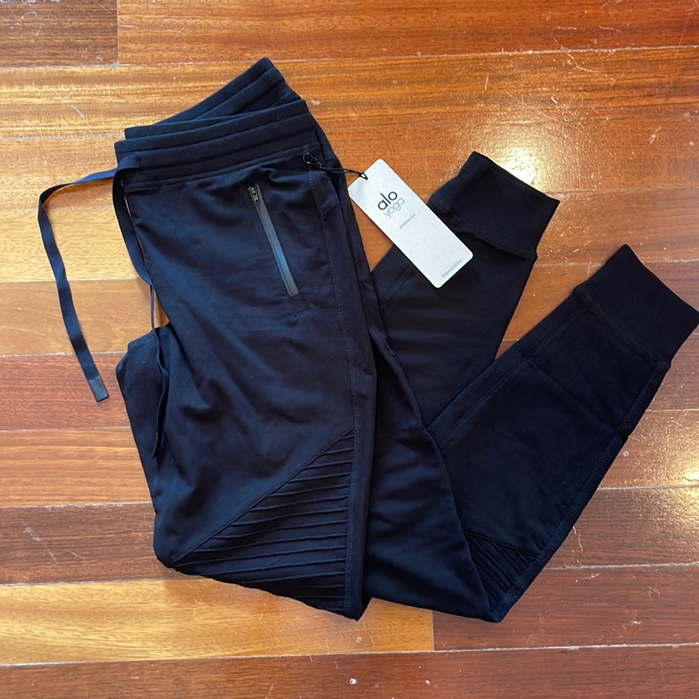 Alo yoga black moto sweat pants size M black